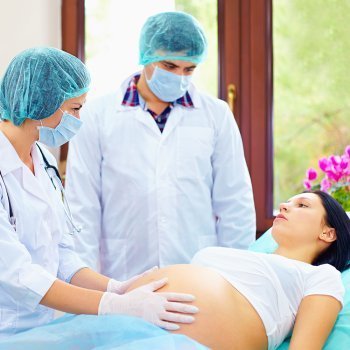 ¿Es seguro usar fórceps en el parto?