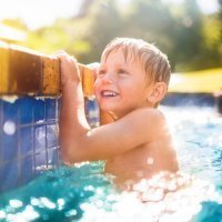 En la piscina, extrema la vigilancia de los niños