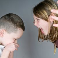 El acoso entre hermanos puede generar depresión en adultos