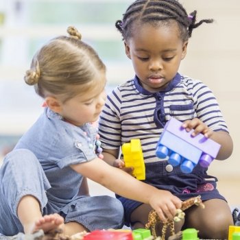 Los niños sí saben compartir