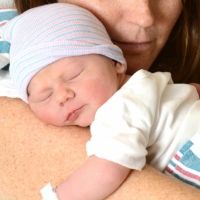 Cómo los padres pueden interactuar con sus bebés prematuros