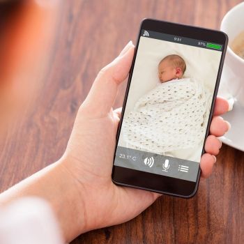Un vigilabebés en la habitación del niño