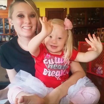 Madre subrogada no aborta y demuestra que el Síndrome de Down es sólo una etiqueta