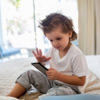 8 travesuras de los niños con el smartphone de sus padres