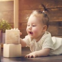 Cómo estimular al bebé según el método Montessori