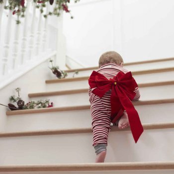 Trucos para enseñar al bebé a subir y bajar escaleras