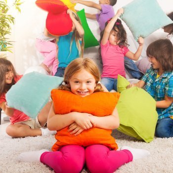 Un niño feliz es travieso, inquieto, curioso y... ¡ruidoso!