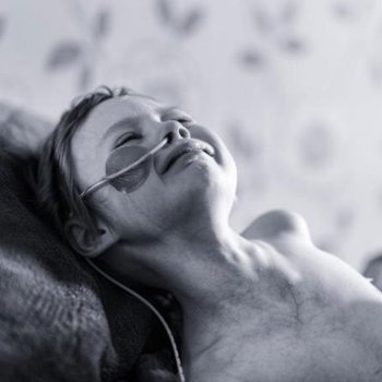 La impactante lucha contra el cáncer de una niña de cuatro años