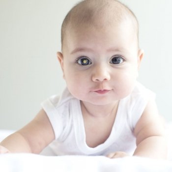 El flash del móvil puede detectar cáncer en el ojo de tu hijo y salvarle la vida