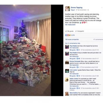La madre más criticada por comprar 350 regalos en Navidad a sus hijos