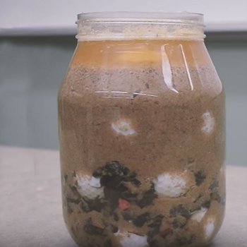 La lección sobre la felicidad que puedes enseñar con un bote a los niños