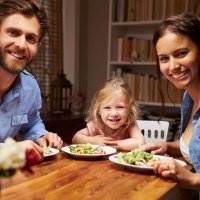 Por qué padres e hijos hemos de cenar juntos