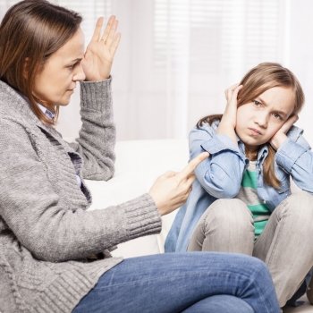 Cómo arreglar el daño causado a los niños por gritarles