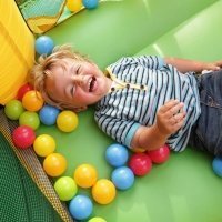 A qué juegan los bebés en la Escuela Infantil. Vídeo en 360º