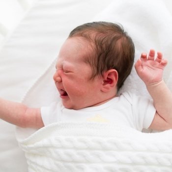 La auténtica razón por la que los bebés quieren dormir con sus padres