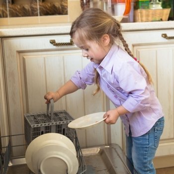 Hacer tareas del hogar es bueno para el desarrollo de tus hijos
