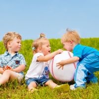 Por qué no tienes que obligar a tu hijo a compartir