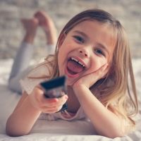 La verdadera razón por la que los niños pueden ver 100 veces la misma película