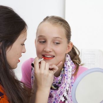 El peligro de vestir a las niñas como adolescentes