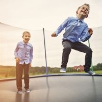 Los riesgos de las camas elásticas para los niños