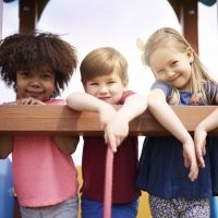 Lo que SÍ y lo que NO debemos hacer para criar niños felices