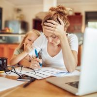 Ser madre equivale a tener dos trabajos y medio, según un estudio