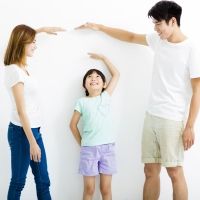 Los niños heredan el peso de la madre y la altura del padre
