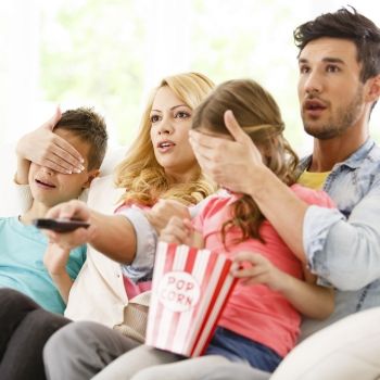 El peligro de que los niños vean videos musicales