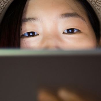 Las pantallas pueden producir miopía a los niños