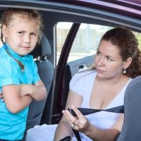 La técnica del huevo para niños que no quieren usar el cinturón de seguridad