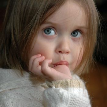 La razón por la que los niños se chupan el dedo