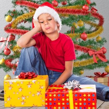 El error de dar a los niños todo lo que piden en Navidad