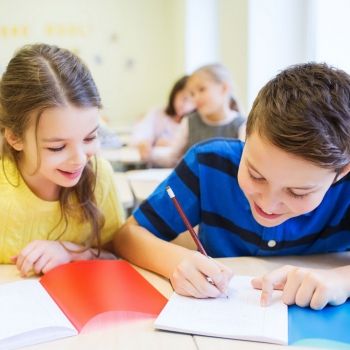 Por qué los chicos sacan mejores notas si están con chicas en clase