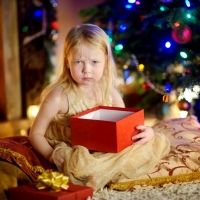 El exceso de regalos de Navidad genera frustración en tu hijo