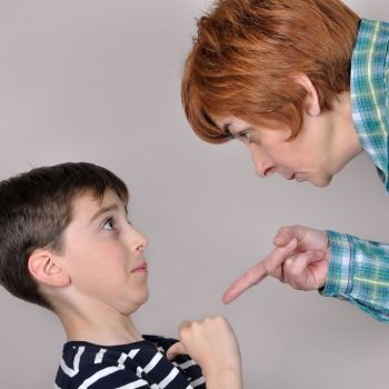 Por qué no debes basar la educación de tu hijo en el premio y el castigo