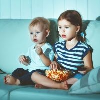 Los astutos trucos que usan los anuncios para hipnotizar a tu hijo