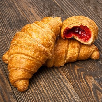 Croissants con mermelada. Receta para la merienda de los niños
