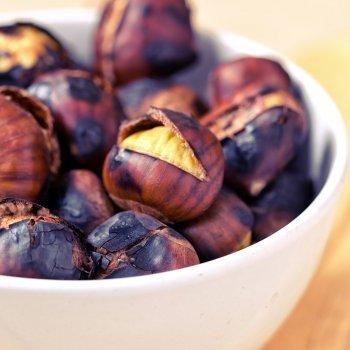 Castañas asadas al horno para los niños
