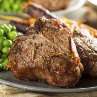 Chuletas o costillas de cordero al horno. Recetas para niños