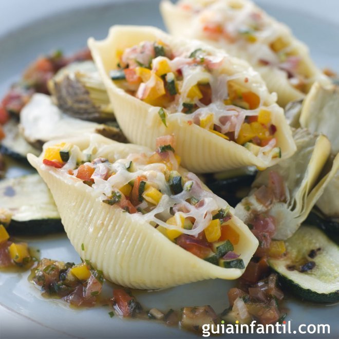 Conchiglioni rellenos de verduras. Recetas italianas para niños