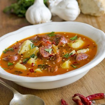 Patatas a la riojana. Receta española para niños