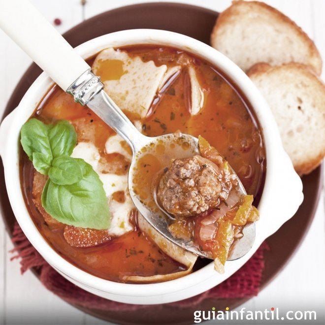 Sopa de lasaña. Receta de pasta para niños