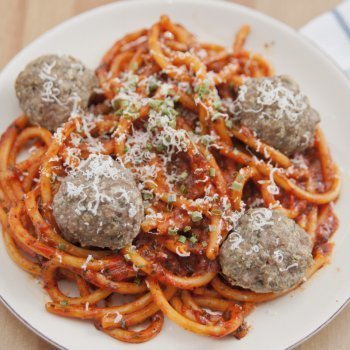 Receta de albóndigas con espaguetis a la boloñesa