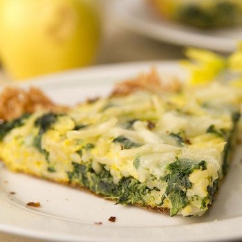 Tortilla o frittata de espaguetis con espinacas. Receta para niños