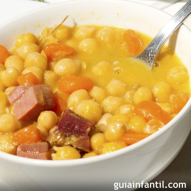 Potaje de garbanzos y zanahorias con jamón