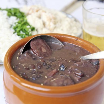 Feijoada. Receta brasileña con alubias negras