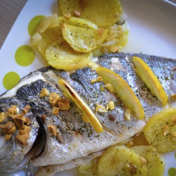 Besugo al horno con patatas