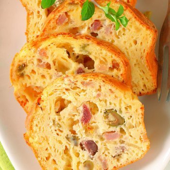 Pastel de jamón y aceitunas. Receta fácil y rápida