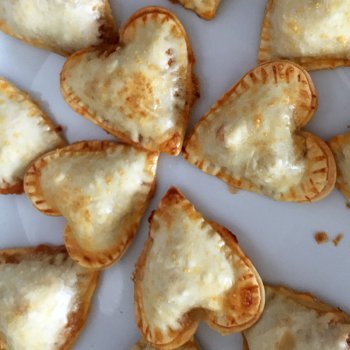 Empanadillas de atún con forma de corazón