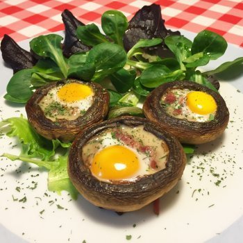 Champiñones con jamón y huevo